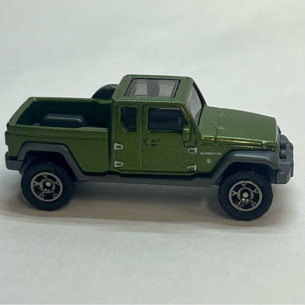 matchbox ‘17 jeep gladiator die cast toy truck‎ mix explorers series green